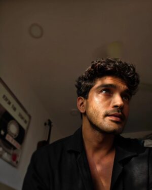 Harsh Rajput Instagram - Bas aapki request par🫶...
.
.
.
.
.
.
#harshrajput #husn