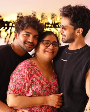 Harsh Rajput Instagram - Happy birthday to both the right and left part of my heart❤️
@heenarajput21_ @preetjrajput 
You know that I can’t do life without you.
More and more power to you both❤️
#harshrajput #birthdaycelebrations #birthday