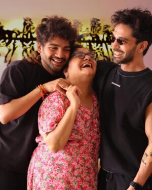 Harsh Rajput Instagram - Happy birthday to both the right and left part of my heart❤️
@heenarajput21_ @preetjrajput 
You know that I can’t do life without you.
More and more power to you both❤️
#harshrajput #birthdaycelebrations #birthday