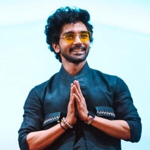 Harsh Rajput Instagram - Happy Dussehra 🙏🏻.
Some wonderful moments from last Navratri❤️.
#harshrajput #navratri #happydussehra #dusshera #positivity #love #acchaikiburaiparjeet #actor #rumi #tmd