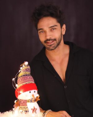 Harsh Rajput Instagram - Merry Christmas 🎄🎄🎄
.
.
.
.
.
#harshrajput #merrychristmas #christmasindia #love #loght #gratitude