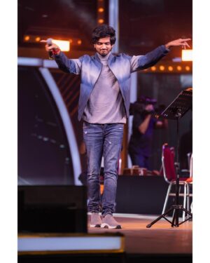 Harshavardhan Vidyasagar Instagram - Had a Blast performing at Kochi for 
#ThenameisVIDYASAGAR..Thanks for all the love guys ❤️

Stylist - @paviiiee_08 
Costume - @walking_street__official 

📸- @mah1sh 
@vidyasagarmusicofficial 
@noiseandgrains 

#thenameisvidyasagar #concert #kochi #noiseandgrains #vidyasagar