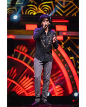 Harshavardhan Vidyasagar Instagram - “The Name is Vidyasagar” 
MY FIRST CONCERT ❤️
Can’t ask for any better one😇
Thankyou @vidyasagarmusicofficial Sir❤️ @noiseandgrains @karya2000 & @itisveer for such an Amazing opportunity ☺️ 

📸- @mah1sh Thank you for Capturing these Beautiful Moments❤️❤️❤️

Styling - @paviiiee_08 
Outfit - @walking_street__official