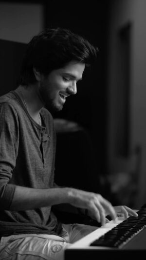Harshavardhan Vidyasagar Instagram - Finally fulfilling a long-held desire to sing this cherished melody 🎵 ❤️. Here’s my rendition of a timeless composition “ILAYA NILA” by the maestro Ilayaraja sir, accompanied by the divine vocals of SPB sir 🙏🏻🙏🏻. I hope you all relish this rendition as much as I enjoyed bringing it to life. 🎶✨ #Ilayaraja #SPB #MusicMagic”

🎥 - @mah1sh