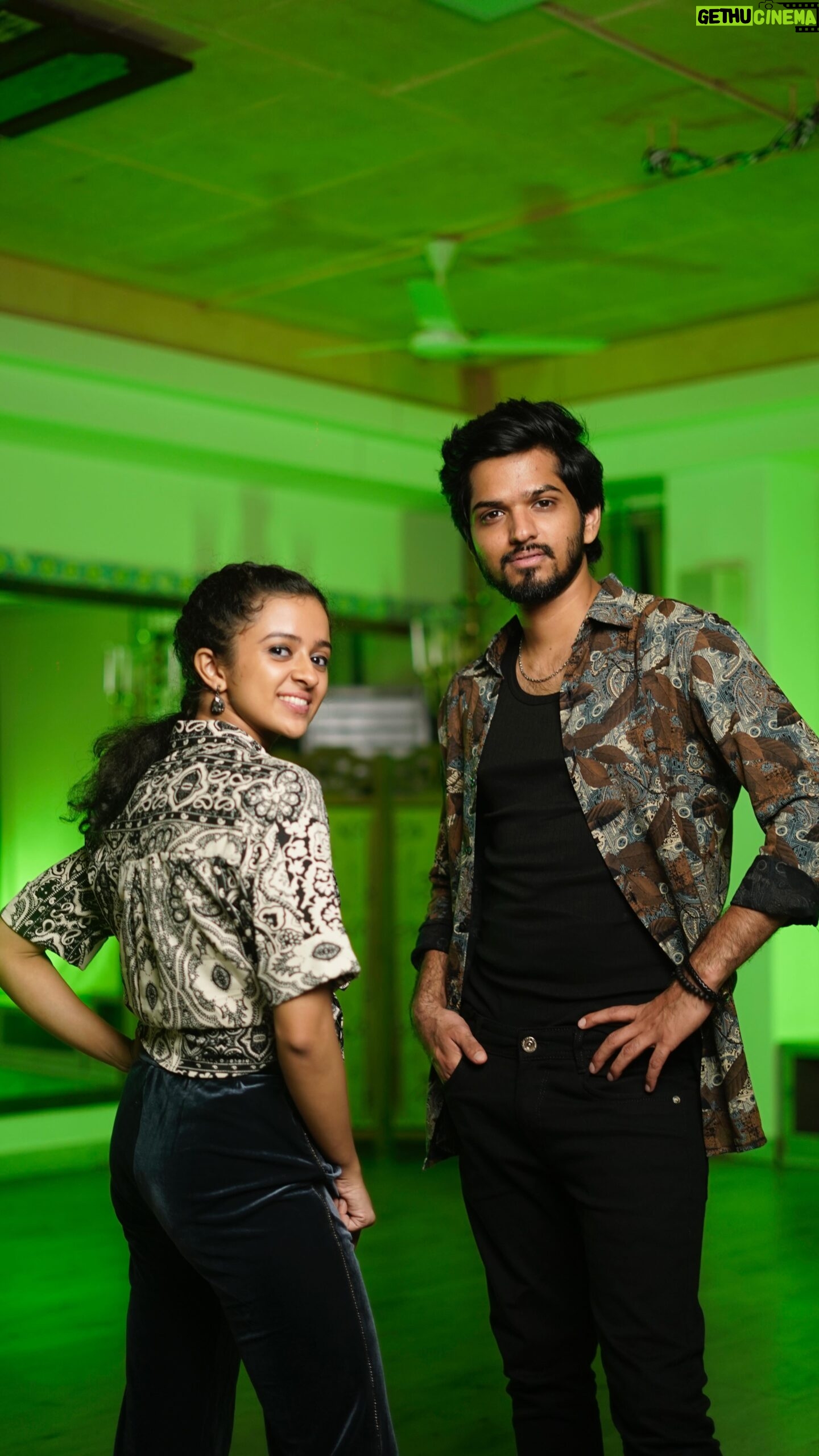 Harshavardhan Vidyasagar - 217.6K Likes - “🎶 ‘Pallanadhu’ by the iconic @vidyasagarmusicofficial and @actorvijay combo has always been a personal favorite. Dancing to it, collaborating with the Energetic and Talented @prajna.ravi who joined me on the dance floor, was an incredible experience! Thankyou for this energetic choreo prajna🕺💃 We had so much fun making this❤️ We hope you enjoy watching this as well!! 💃✨🕺
Choreography - @prajna.ravi ❤️
🎥- @thiru._.official Thank you for this Amazing video bro ❤️
#vidyasagar #thalapathy #thalapathivijay #kuruvi #malaysia