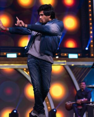 Harshavardhan Vidyasagar Instagram - Had a Blast performing at Kochi for 
#ThenameisVIDYASAGAR..Thanks for all the love guys ❤️

Stylist - @paviiiee_08 
Costume - @walking_street__official 

📸- @mah1sh 
@vidyasagarmusicofficial 
@noiseandgrains 

#thenameisvidyasagar #concert #kochi #noiseandgrains #vidyasagar