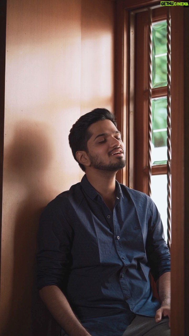 Harshavardhan Vidyasagar - 46.7K Likes - Had to do this one❤️🎶🎶🎹
This song has a beautiful teamwork starting with the composition by @rseanroldan and also beautiful rendered by @pradeep_kumar1123 and Heart warming lyrics by Rajumurugan.
Hope you enjoy my rendition😊
📹- @vigneshkumar.rb ❤️
#coversong #jaibhim #suriya #pradeepkumarsongs #melodysongs #tamil