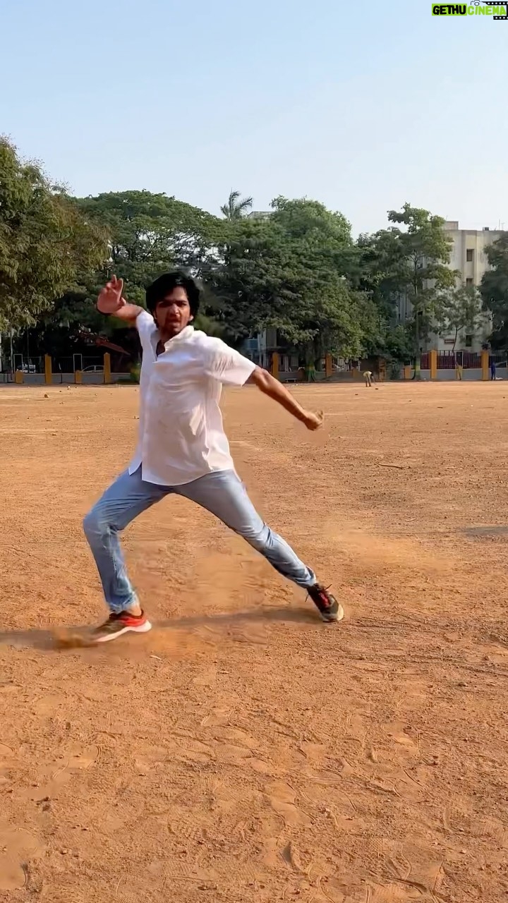 Harshavardhan Vidyasagar - 127K Likes - Dancing into the Trend “Ghilli” 🤙🏻💥💥💥
One of my All time fav Dance numbers🔥🔥💥.
This song never fails to Make me Dance ❤️
A Thalapathy x Vidyasagar Sambavam 💥
Hope you guys 😇
📸 - @mah1sh
@vidyasagarmusicofficial @actorvijay @trishakrishnan #dharani #thalapathy #ghilli