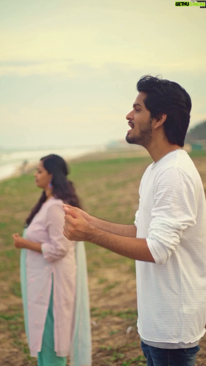 Harshavardhan Vidyasagar - 65.9K Likes - Here is “Kanden Kanden” ❤️
One of those Iconic Melodies From
VIjay x Vidyasagar Combo🎶🎶❤️❤️
Once again collaborating with the sweetest @kuchisrivardhani ❤️❤️
📹 - @vigneshkumar.rb
Hope you guys enjoy😊❤️
Original credits
Movie - Madhurey
Composer - @vidyasagarmusicofficial
Singers - @madhubalakrishnan , @therealsadhanasg
Lyricist - @yughabharathi
#thalapathy #chennai #vijaysongs #thalapathy #tamilmelody #music #coversong #musicvideo #vidyasagarmusic #chennaimemes