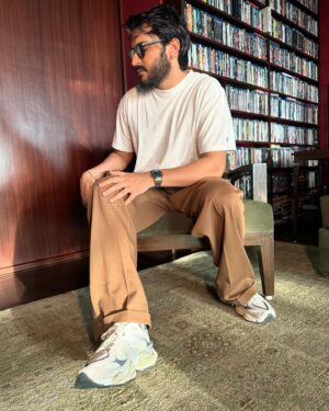 Harshvardhan Kapoor Instagram - A pleasure to have been at the New Balance store launch! New Balance now open in Mumbai, at Linking Road :) 

@newbalance 

#NewBalance #NewBalanceIndia #NewBalanceMumbai #WeGotNow