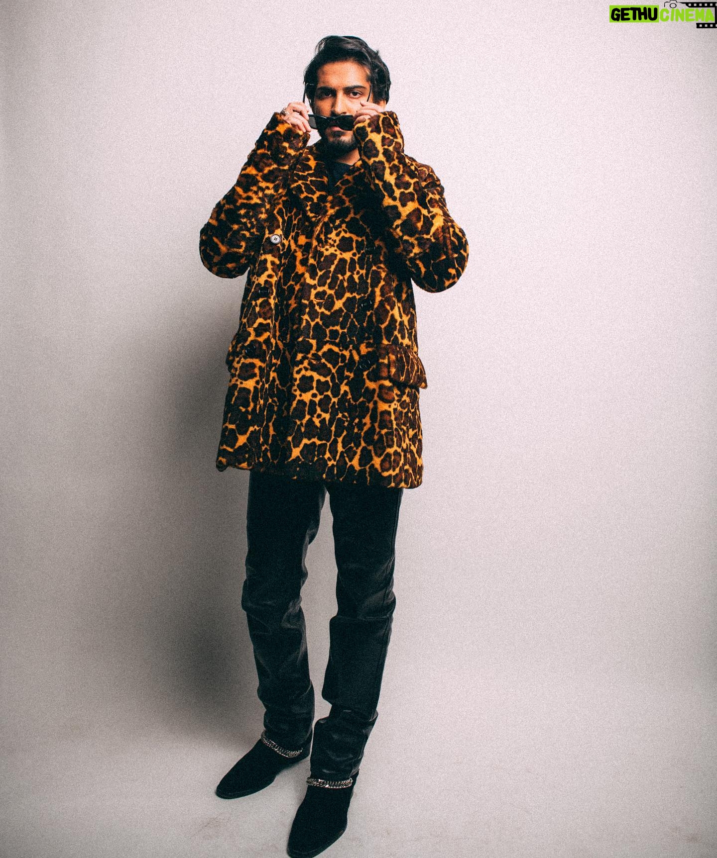 Harshvardhan Kapoor - 3 Likes - Leather and š