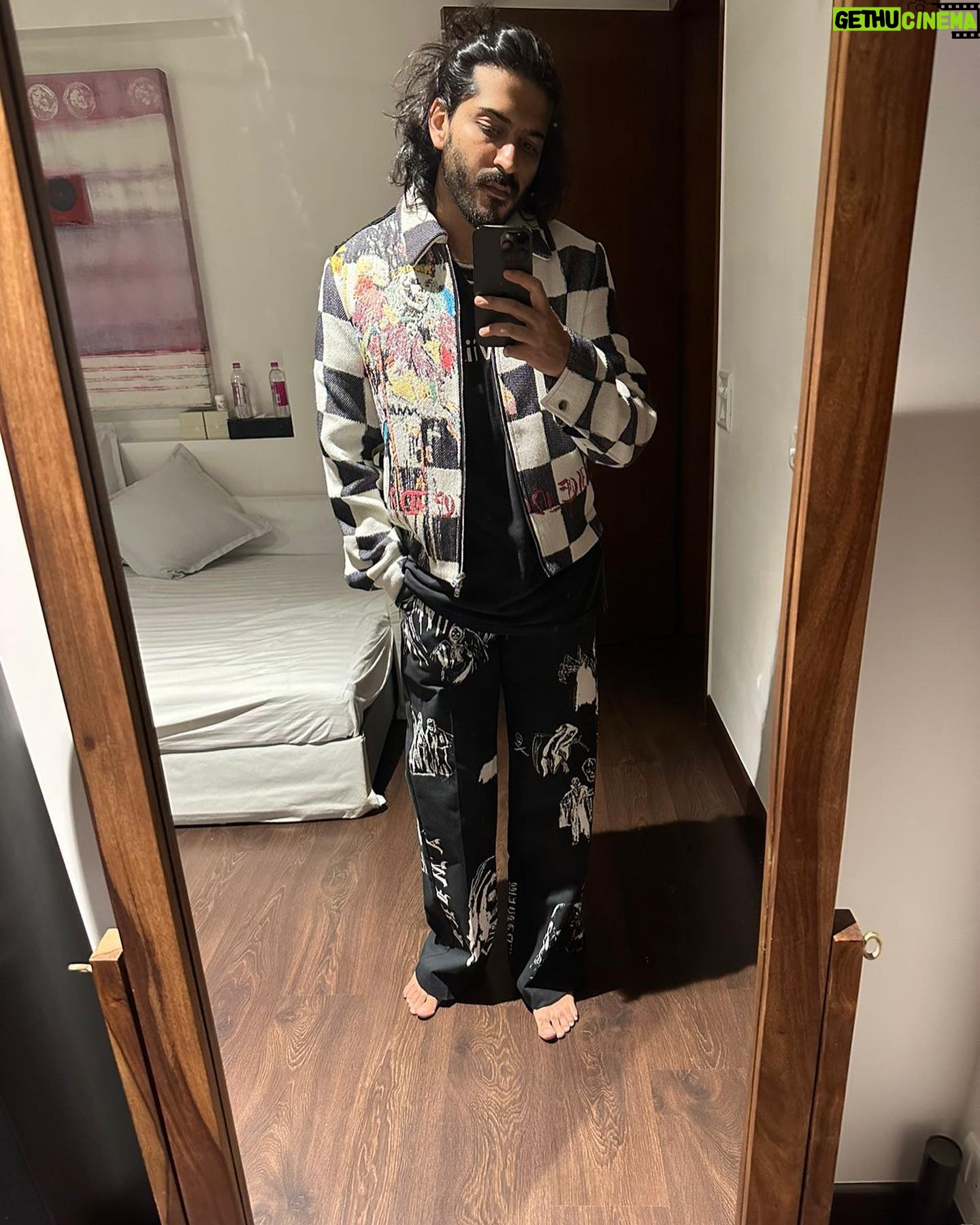 Harshvardhan Kapoor - 3 Likes - 💩