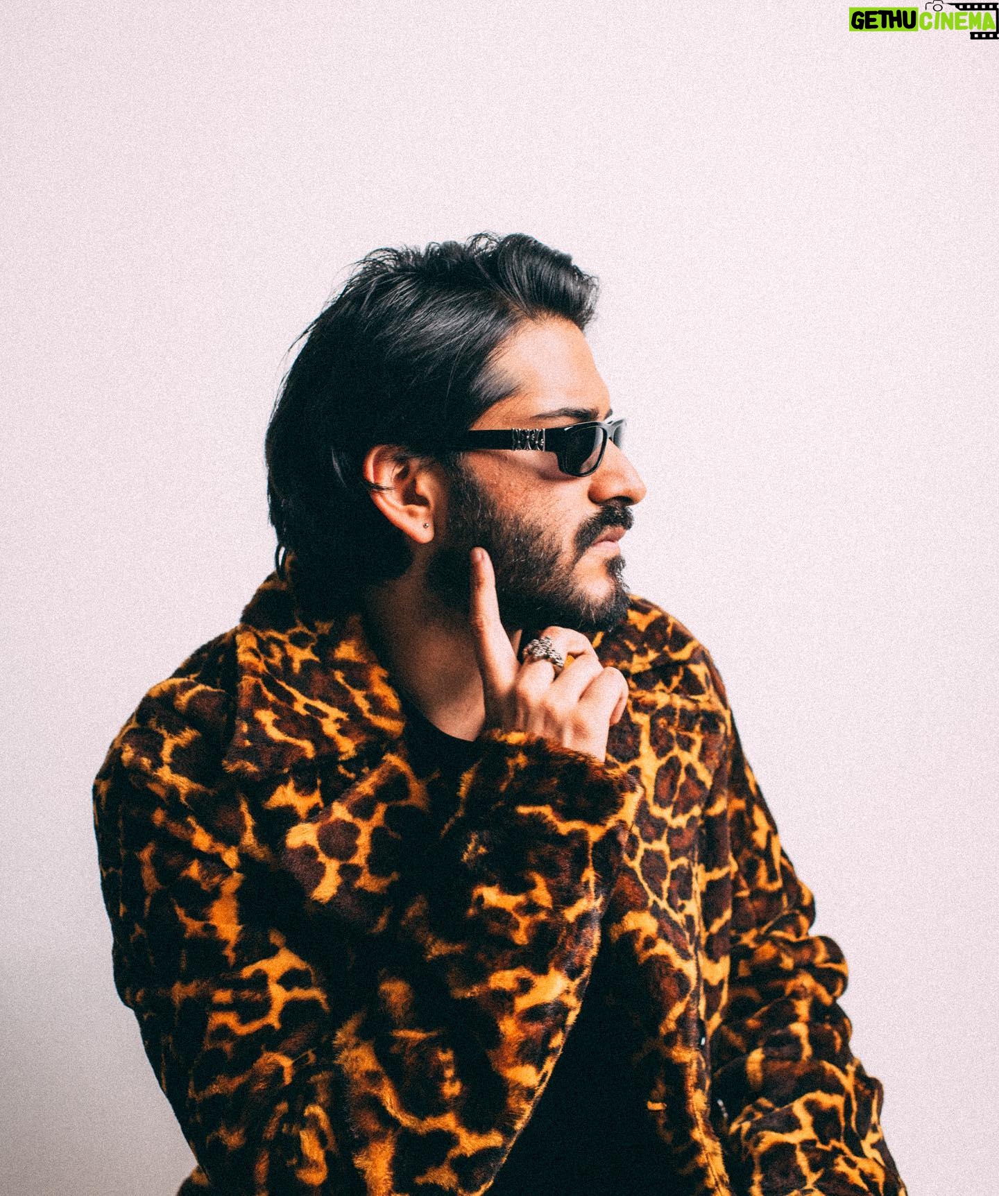Harshvardhan Kapoor - 3 Likes - Leather and š