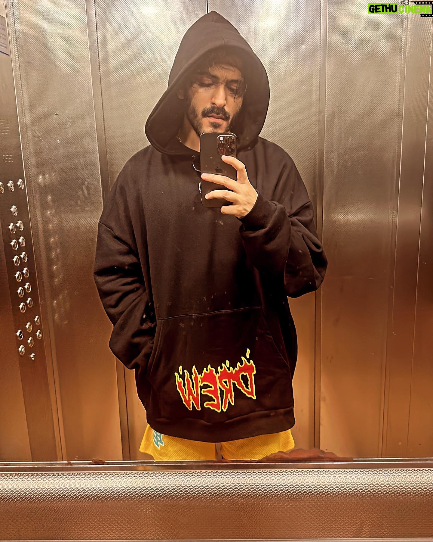Harshvardhan Kapoor - 3 Likes - 💩