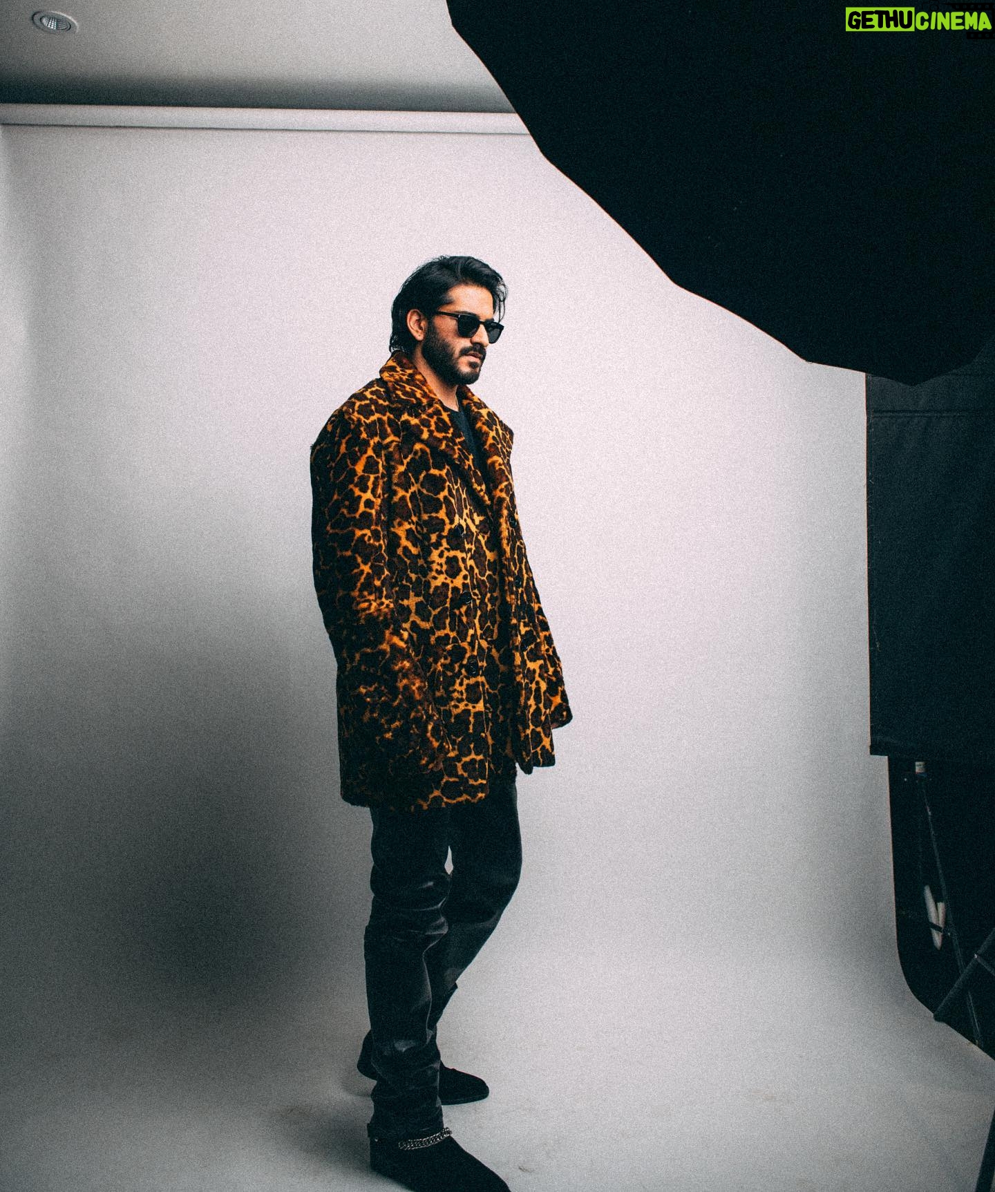 Harshvardhan Kapoor - 3 Likes - Leather and š