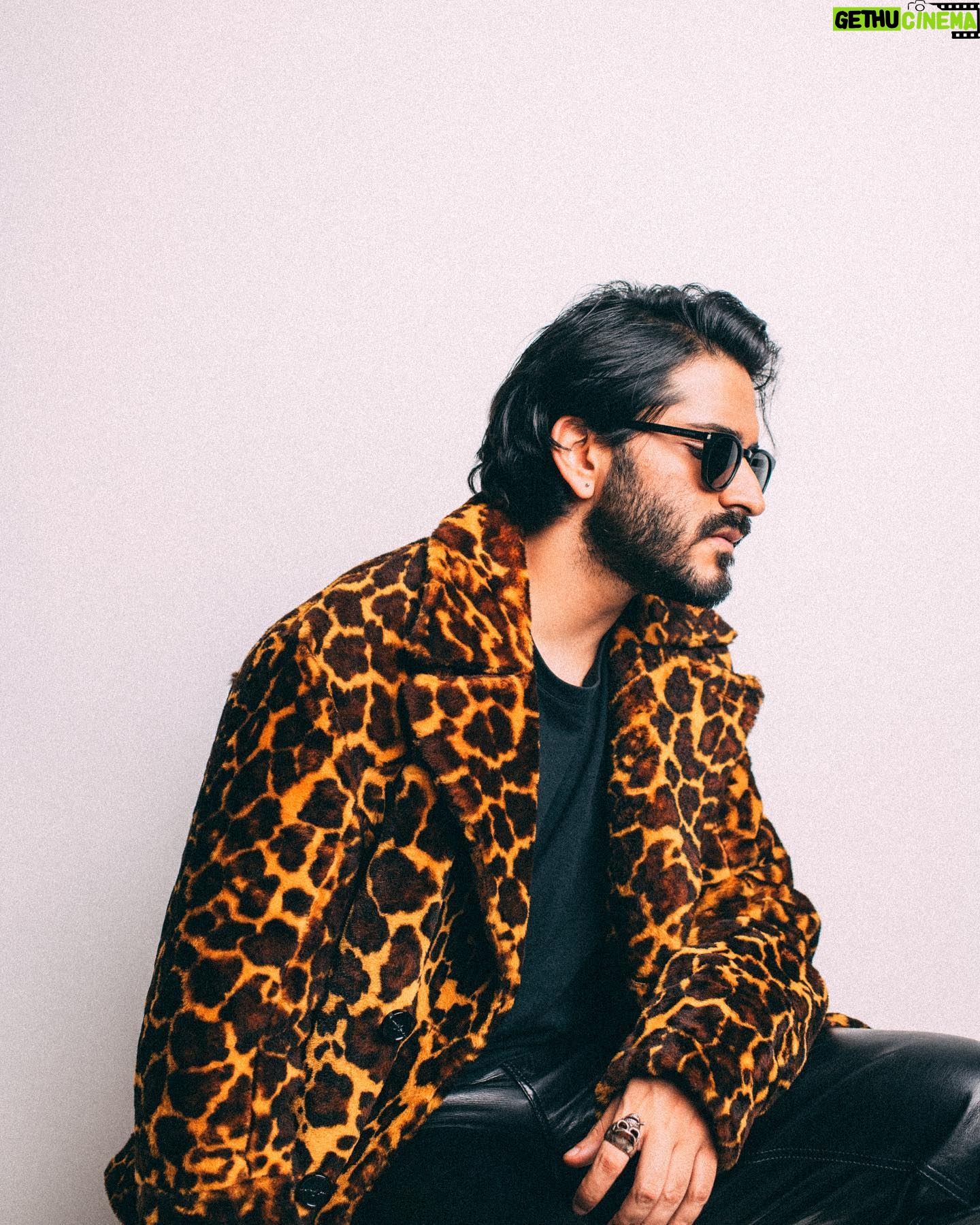 Harshvardhan Kapoor - 3 Likes - I put this look together my inspiration was old Rolling Stones magazine covers featuring Keith Richards
Wearing @marni and @celine
š· @bharat_rawail
#explorepage #harshvardhankapoor #harshvarrdhankapooroutfits #celine #marni #chromehearts