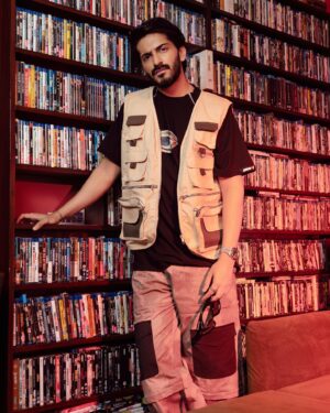 Harshvardhan Kapoor Instagram - Embrace the streets & redefine your style with Harshvardhan Kapoor as we unveil our streetwear collection available exclusively on Myntra. Elevate and up your fashion game. #ShopNow #Unrl #streetwear #streetstyle #Myntra #MyntraFWD #exclusive #fashion
