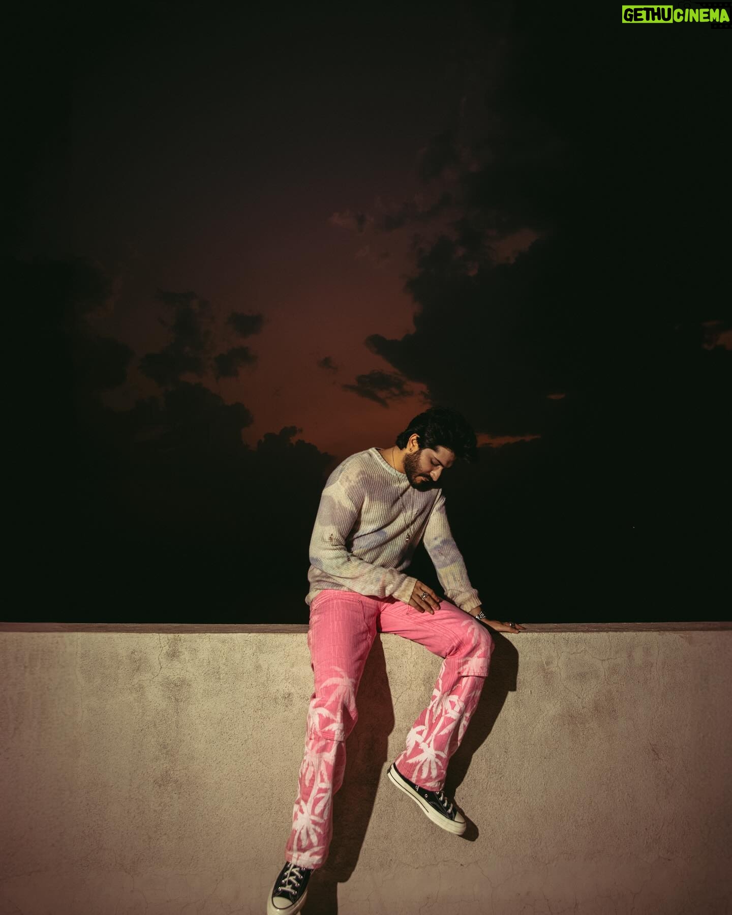 Harshvardhan Kapoor - 3 Likes - Not missing sunsets
📷 @simonegandhi