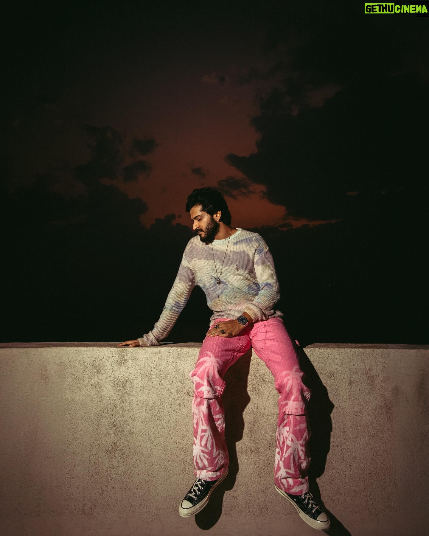 Harshvardhan Kapoor - 3 Likes - Not missing sunsets
📷 @simonegandhi