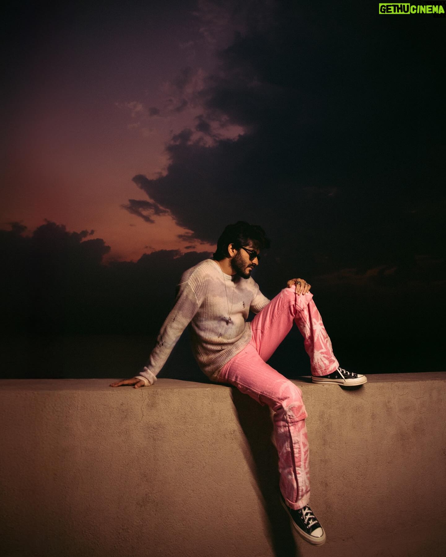 Harshvardhan Kapoor - 3 Likes - It was so much fun collaborating with @simonegandhi she killed it with these photos
Styled by me
Wearing @amiri
Shoes @converse.india
#harshvardhankapoor
#explorepage