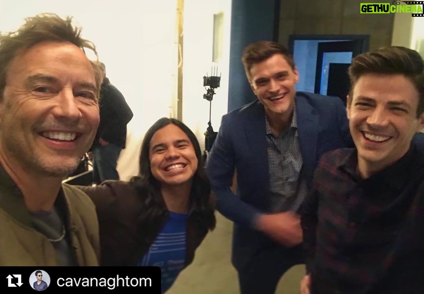 Hartley Sawyer - 47.2K Likes - Love these Loons. #theflash
##
@cavanaghtom ・・・
Lots ‘o Laughs out Loud. ⚡️😄⚡️
#theFlash
@tha_los @hartleysawyer @grantgust