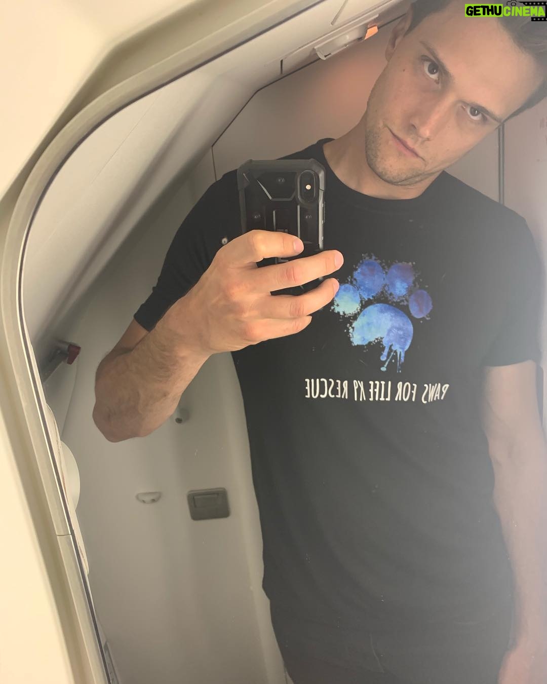 Hartley Sawyer - 46.3K Likes - Got a lot of questions about this so this lavatory is where I was the last two episodes. Sorry guys. All new tonight! Thwip thwip! #theflash @cwtheflash bathroom by: @americanair shirt by: @pawsforlifek9 (follow them!)