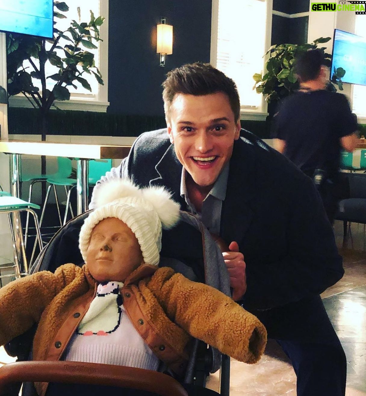 Hartley Sawyer - 38.2K Likes - Missing my favorite cast mate from @cwtheflash - we have the best talks! #theflash 📸: @daninicolet
