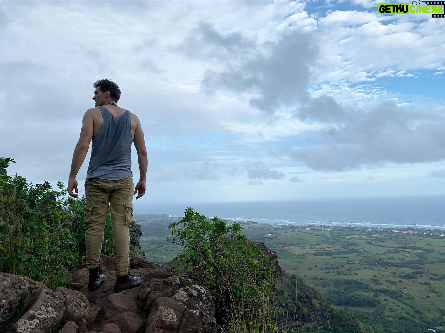 Hartley Sawyer - 39.3K Likes - Looking for Sleeping Giants. #throwback #kauai