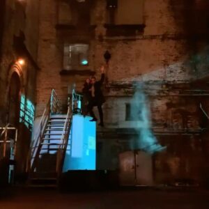 Hartley Sawyer Instagram - I currently trust her about as far as I can throw a piano but your Sue (@nataliedreyfuss ) is taking over @cwtheflash today to celebrate our finale airing tonight! We filmed one massive fight scene and I can’t wait for everyone to see it. Directed by our own Phil Chipera from a great script by @laurenlikesdaisies and @kwwheeler - great times with @cavanaghtom @kaylacheriecompton @nataliedreyfuss and our incredible stunt crew. #theflash
