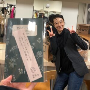 Haruka Imou Instagram - 舞台 ガラパコスパコス
大千穐楽でした。

東京、京都、岡山、新潟とありがとうございました🫶

稽古からこの日までカンパニーの皆様全員で積み上げてきました。
とても幸せな日々でした。
進化してんのかしてないのかは分からないけど、人間ってそんなものだよねと思うし、いつかちゃんと進化してるんだと分かるはずです。
そう信じて進むのみ、一歩一歩🐾

思い出がたくさんあるから何かの機会のためにまとめておきますね。
またお話しさせてください☺︎

カンパニーの皆様、温かい拍手を送ってくださったお客様方ありがとうございました。