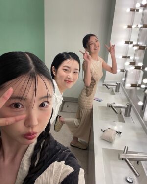 Haruka Imou Instagram - 🩵🧡

📸 @takaoiwasawa 
& お客様方の写真☺︎

stylist @hirominakamoto_ 
hair make @chakk1n 
costume @createclair & @tiit_tokyo