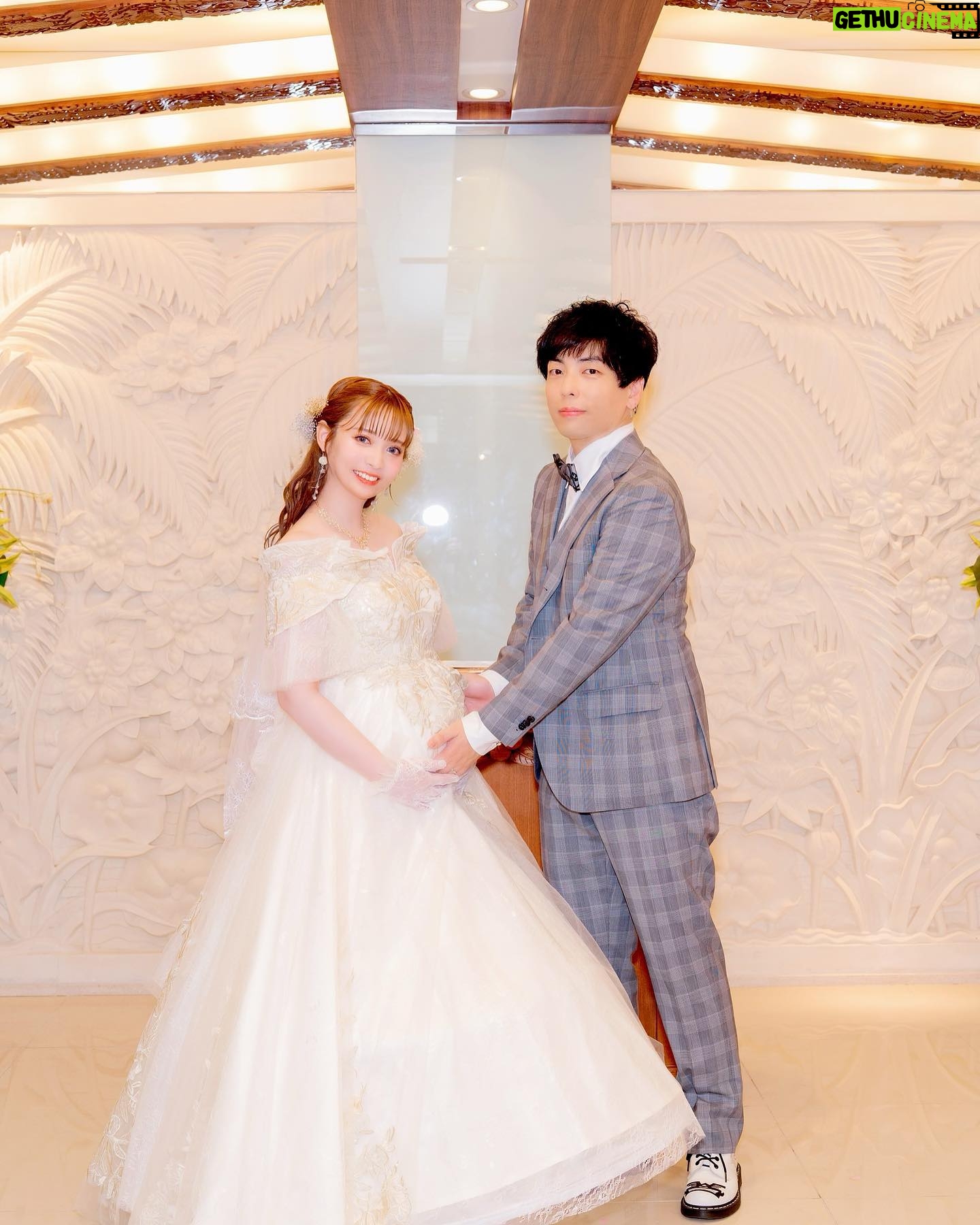 Haruka Yamazaki - 3.4K Likes - 👰結婚式あげました🤵🤍🕊
*
妹の着物はお母さんの形見で
🥁🎤特注ケーキ
凪庵先生のウェルカムボード♡
ミリオン38人+ライブゲームアニメ各所スタッフ総勢147名からのサプライズムービー🎁
豪華な余興🎤(また写真のせるね✨️)
ミッキーミニー風衣装♥️🖤💛
*
沢山の人に囲まれた幸せな日になりました🤍
**
#結婚式
#ミニードレス
#ディズニーウエディング (風)
#披露宴
#結婚式コーデ