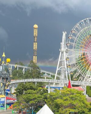 Haruka Yamazaki Instagram - 富士急行ったことない南早紀を富士急に連れていこう＆絶叫マシン大好きマン達で絶叫マシン乗りまくろうの会〜〜〜〜🎉(一息)

いっぱい誘ったけど「絶叫だめで…」「乗ってきていいよ…！」そんな遠慮なしの！
絶叫会！虹も見れた🌈
美味いものもたべた！
 #富士急ハイランド