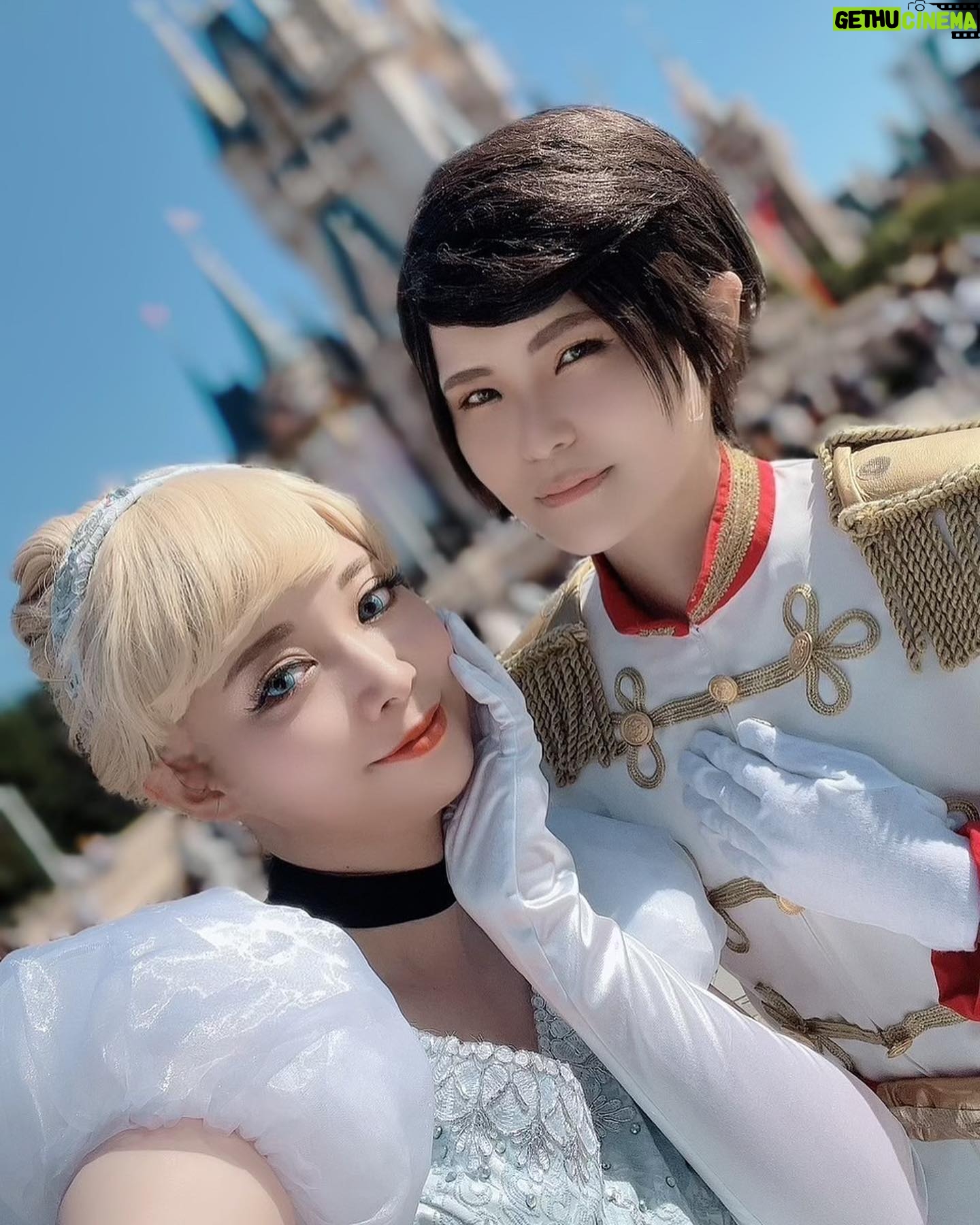 Haruka Yamazaki - 1.2K Likes - Cinderella💙シンデレラ
.
OFF shot📸
.
お子さんたちの「シンデレラー!」癒された…
王子手作りのカチューシャかわいい♡
ミッキーに王族っぽいご挨拶してもらえた♡
「王子より好き」って言ってみたら
「いやー王子様ごめんなー?」
って感じ出してて面白くて可愛くて楽しかった笑
#シンデレラ仮装 #ディズニー仮装2023
#Dハロ仮装 #dハロ仮装