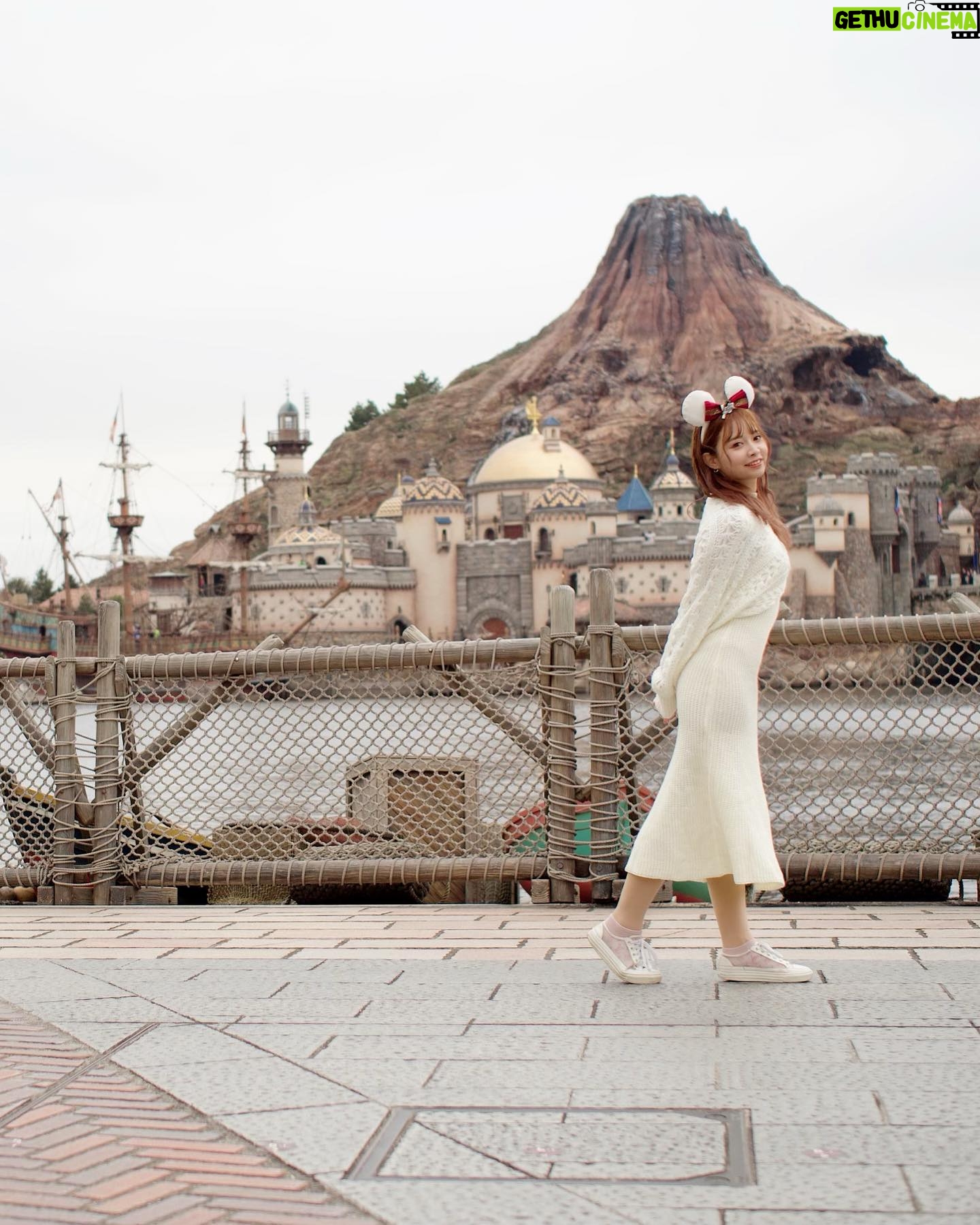 Haruka Yamazaki - 1.5K Likes - TokyoDisneySea🐭🌊🚢♡
.
.
📷´-SHiN
#disneysea #ディズニーシー
#ディズニーコーデ #クリスマス
#christmas