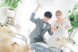 Haruka Yamazaki Instagram - Instagramのみんなも聞いて………

SHiNさんと結婚したよ～～～～！！！💍(旦那さまが型から製作中)💐

結婚メイキングと
みんなにお手紙↓↓↓(人 •͈ᴗ•͈)💌  ̖́-
https://youtu.be/u3mXn6WZXGU

📸  #asada_n
💄  #菅原利沙 
👸🏻 #あやと 
ご協力  #苗場スキー場