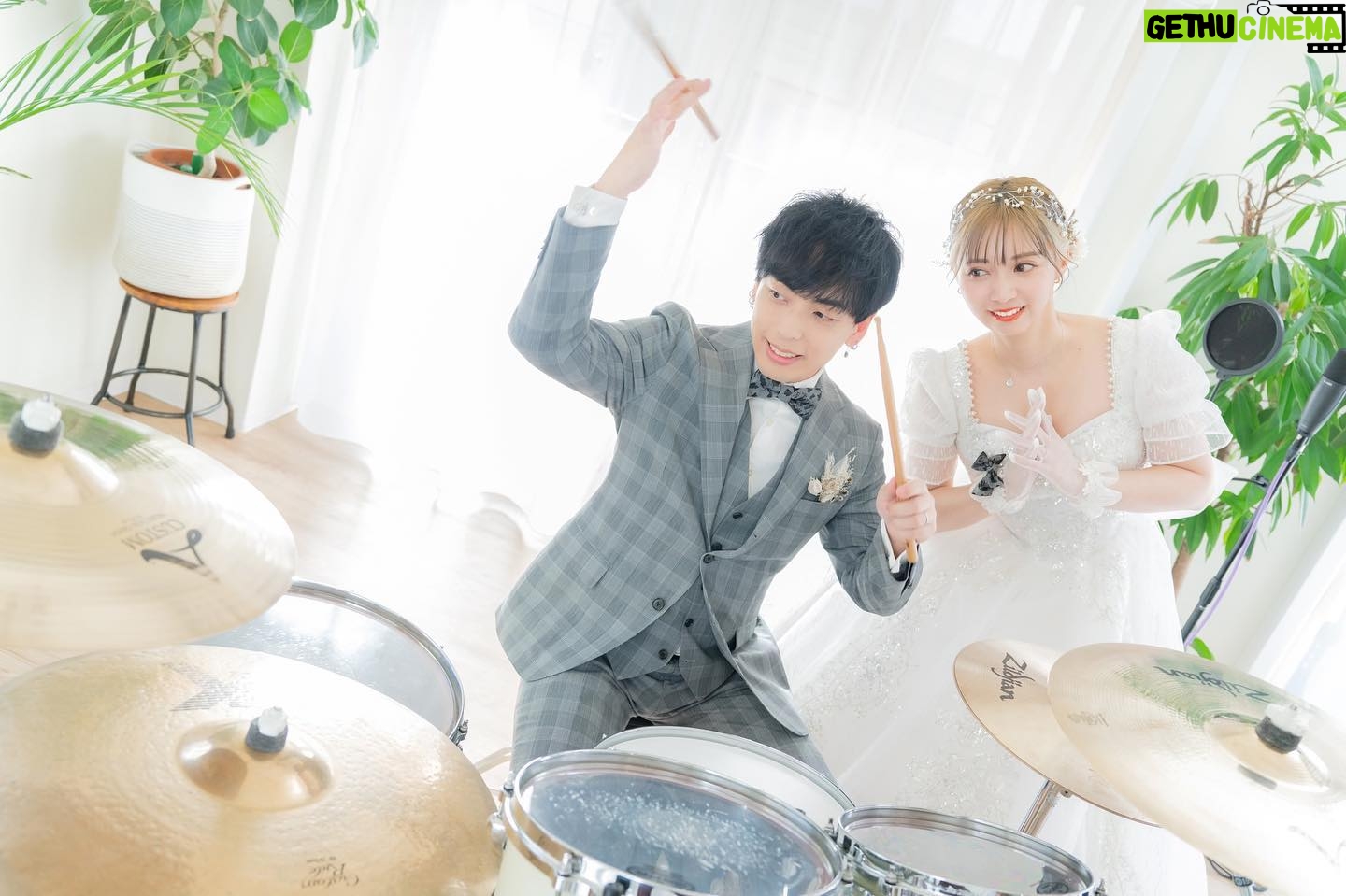 Haruka Yamazaki - 4.7K Likes - Instagramのみんなも聞いて………
SHiNさんと結婚したよ~~~~!!!💍(旦那さまが型から製作中)💐
結婚メイキングと
みんなにお手紙↓↓↓(人 •͈ᴗ•͈)💌 ̖́-
https://youtu.be/u3mXn6WZXGU
📸 #asada_n
💄 #菅原利沙
👸🏻 #あやと
ご協力 #苗場スキー場