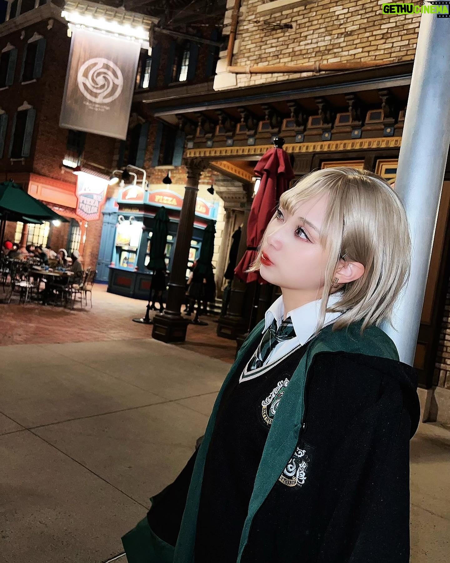 Haruka Yamazaki - 1.6K Likes - すべりこみハロウィンナイトUSJ🌎
BIOHAZARDクリア( *˙ω˙*)و グッ!
ゲンガーかわいい💜
素敵なフォトはたかみなが撮ってくれた📸
・
#biohazardre2 #harrypotter
#スリザリン #slytherin
#usjコーデ