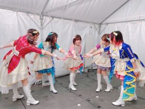 Haruka Yoshimura Instagram - Day2の曲のメンバー

① New bright stars
顔を合わせる所で一気に楽しくなっちゃう♪津田ちゃんがみんなの目をみようとめちゃん頑張ってくれた！！！！☆ 

②Star!!
誰も写真撮ろ〜とかいう感じじゃないので、直前に思い出して急いで撮った☺️この画素数が私達らしくてエモい

③私色ギフト
みんなの投票で歌う事が出来ました😭本当にありがとうございます！！
そして、私色ギフトのメンバー達には返せないくらいの恩でいっぱい😭

④Tulip
LiPPSのメンバーと普段は初期の頃じゃ考えられないくらい打ち解けた気がします🌷
そしてステージの上でとても頼もしい😭

（Day 1の曲は人数多くて撮れなかった😭）また、次の投稿でも写真いっぱいのせます〜