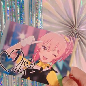 Haruka Yoshimura Instagram - スターリットレポート３！ありがとうございました◡̈
⁡
『夏のBang!!』に美嘉が参加しております！YouTubeにあがっているのでぜひチェックお願いします✿
⁡
⁡
映すアイドルを切り変えたり、ロングカットからアップカットにしたり、カメラを自在に操作してオリジナルのライブを演出できたりする機能が楽しみすぎる！！
⁡
曲やダンスを何回もみて聴いて
最高のカメラワークと演出でやってみたいな！
⁡
⁡
⁡
⁡
そして写真は
•『サイン入り生写真』
かわいいね！映えとるよ
⁡
・配信後に頂いた、台湾で発売されているCity No1とのコラボ商品です♪おいしかわいー！
⁡
・ひよりんが撮ろうと声をかけてくれた。
うれしー！！途中参加なのにゲーム操作を教えてくれるひよりん天才！
⁡
#スタマス　
#アイドルマスターチャンネルの登録よろしくね　
#スターリットシーズンの動画もあるよ
#各コンテンツの予習復習にオススメ