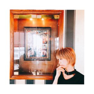 Haruka Yoshimura Instagram - 本日22時30分から
THE IDOLM@STER MUSIC ON THE RADIOです❁
.
終わった後に ながどんとぬーちゃんとお茶したよ◡̈
.
.
#永井真里子 #沼倉愛美
#影の写り込みでスリーショット
#被写体がよい