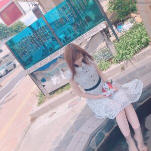 Haruka Yoshimura Instagram - 湯本❁

遊湯亭のフラ女将さんに案内して頂き 
たくさんの素敵な場所につれていってもらいました。
. 
駅前のきれいなお花を植えたり
童謡館の案内を
町の人がボランティアで行なっているみたいで
.
町の人みんなで作っている湯本が
さらに大好きになりました。
.
.
#福島 #湯本 #フラ女将 #遊湯亭 #足湯 #フライングベイビーズ