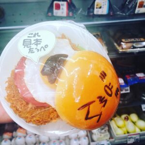 Haruka Yoshimura Instagram - 湯本❁

遊湯亭のフラ女将さんに案内して頂き 
たくさんの素敵な場所につれていってもらいました。
. 
駅前のきれいなお花を植えたり
童謡館の案内を
町の人がボランティアで行なっているみたいで
.
町の人みんなで作っている湯本が
さらに大好きになりました。
.
.
#福島 #湯本 #フラ女将 #遊湯亭 #足湯 #フライングベイビーズ