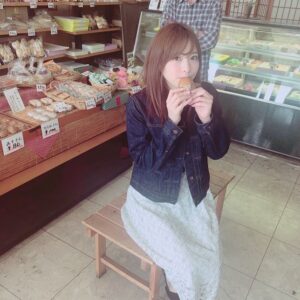 Haruka Yoshimura Instagram - 湯本❁

遊湯亭のフラ女将さんに案内して頂き 
たくさんの素敵な場所につれていってもらいました。
. 
駅前のきれいなお花を植えたり
童謡館の案内を
町の人がボランティアで行なっているみたいで
.
町の人みんなで作っている湯本が
さらに大好きになりました。
.
.
#福島 #湯本 #フラ女将 #遊湯亭 #足湯 #フライングベイビーズ