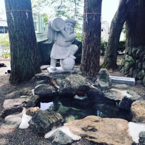 Haruka Yoshimura Instagram - 湯本❁

遊湯亭のフラ女将さんに案内して頂き 
たくさんの素敵な場所につれていってもらいました。
. 
駅前のきれいなお花を植えたり
童謡館の案内を
町の人がボランティアで行なっているみたいで
.
町の人みんなで作っている湯本が
さらに大好きになりました。
.
.
#福島 #湯本 #フラ女将 #遊湯亭 #足湯 #フライングベイビーズ