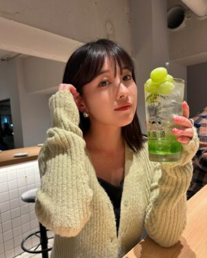Haruna Muranaka Instagram - 無意識のうちに身の回りミントグリーンだらけ。

#居酒屋 #中目黒 #アミューズ #ミントグリーン #シャインマスカット