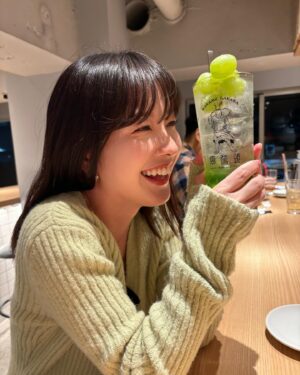 Haruna Muranaka Instagram - 無意識のうちに身の回りミントグリーンだらけ。

#居酒屋 #中目黒 #アミューズ #ミントグリーン #シャインマスカット