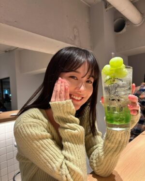 Haruna Muranaka Instagram - 無意識のうちに身の回りミントグリーンだらけ。

#居酒屋 #中目黒 #アミューズ #ミントグリーン #シャインマスカット