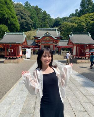 Haruna Muranaka Instagram - 実は『御朱印帳集め』が趣味のひとつ⛩️
1枚目、挟んでた紙がひらりと落ちてくのなんか良い。笑

#霧島神宮 #鹿児島 #神社巡り #お寺巡り #神社仏閣 #神社仏閣巡り #パワースポット #御朱印帳