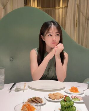 Haruna Muranaka Instagram - 今年も親友たちにお祝いしてもらった🥂
いつもありがとう🫶らぶ